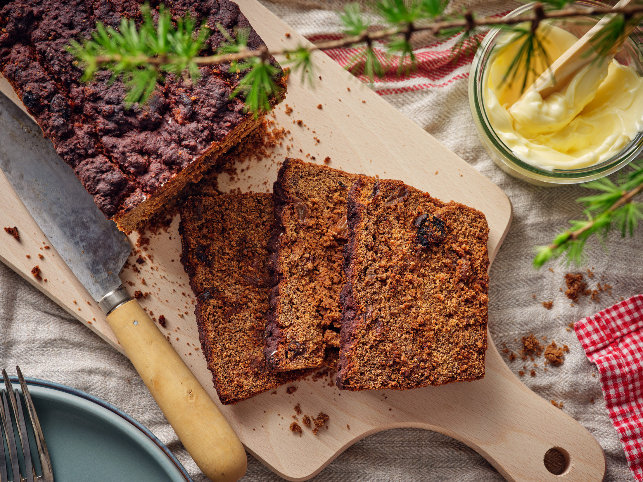 vörtbröd på skärbräda